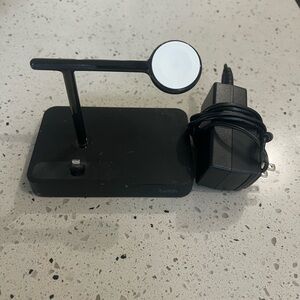 Belkin Black and White Charging Dock